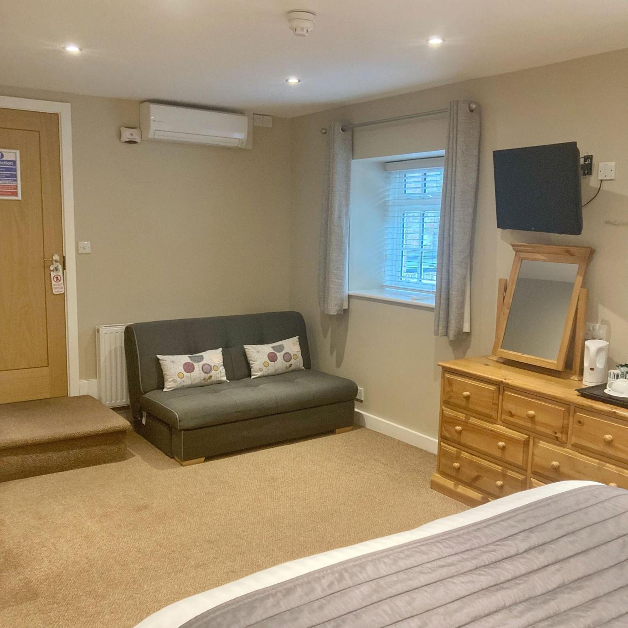 The Britannia Inn & Waves Restaurant St Austell Bilik gambar